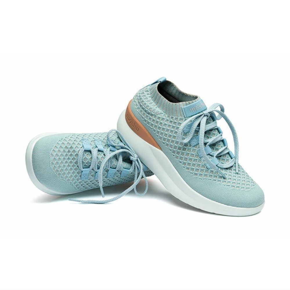 Moshn Vigor Klogs Aquatic Glacier Sneakers. Size 8.5